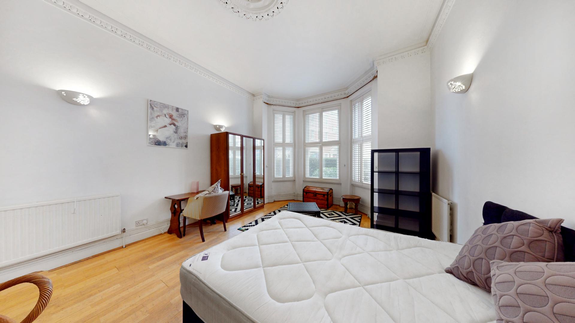 Modern Apartment Sandwell Mansions, West Hampstead